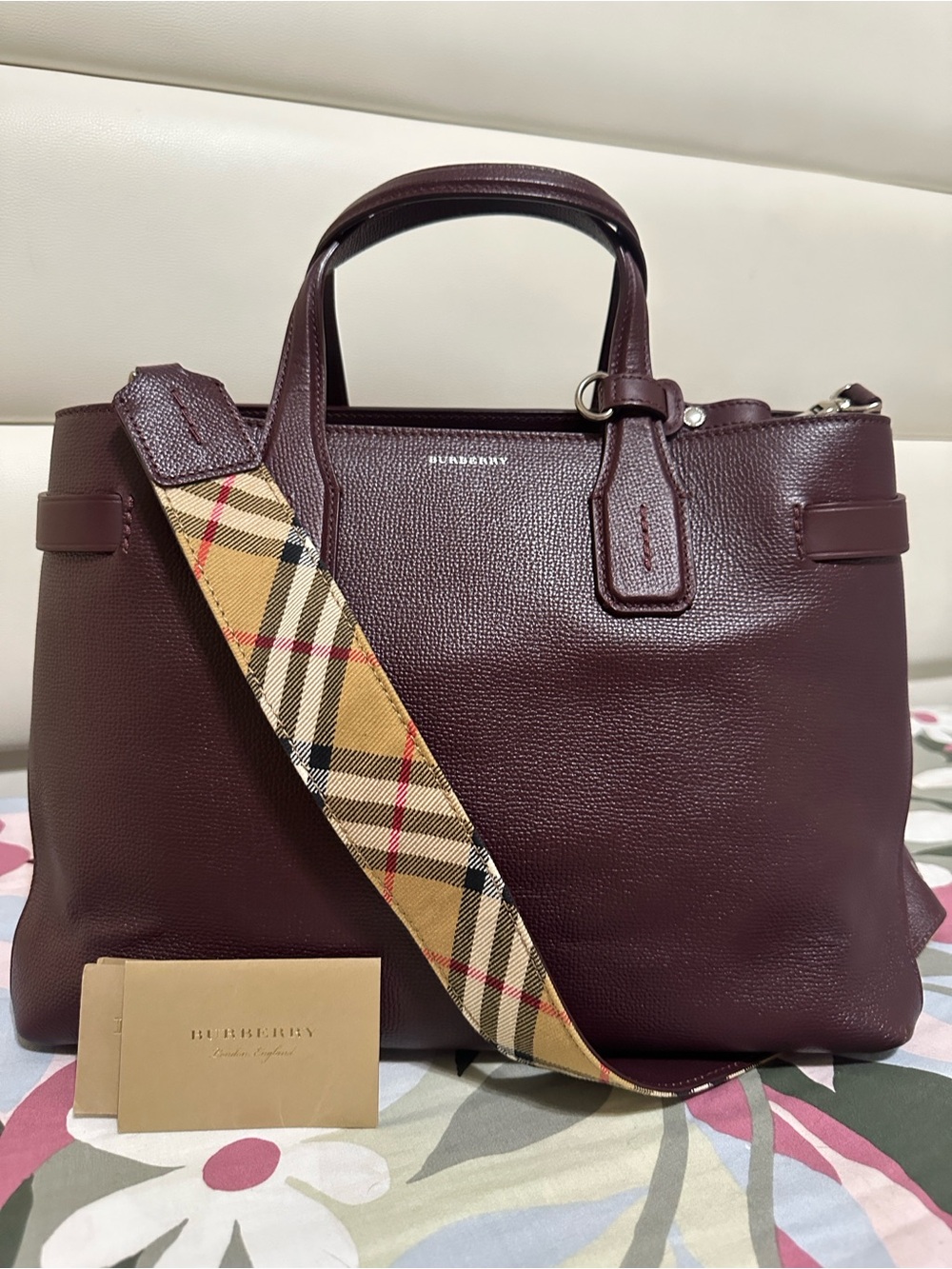 Burberry Banner Tote Bag in Burgundy Leather - Picture 1 of 15